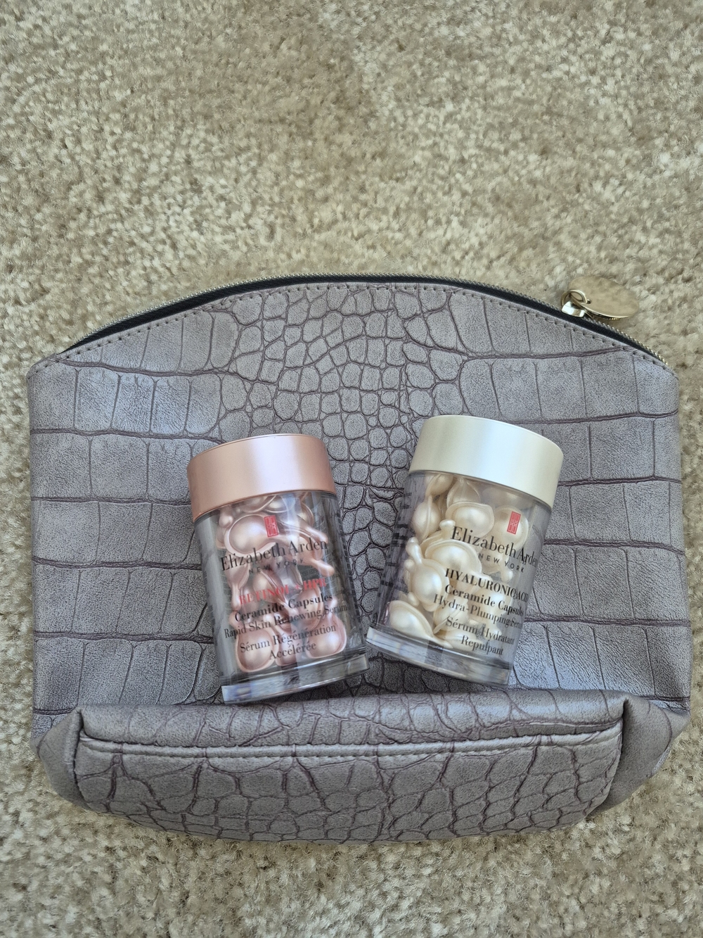 Elizabeth Arden Hyaluronic Acid And Retinol Capsules With Travel Bag